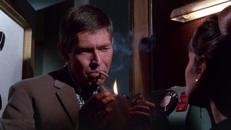 кадр из фильма Шарада