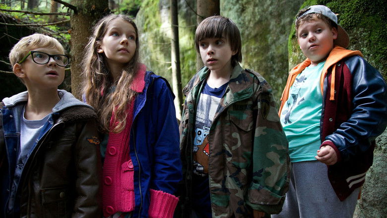 кадр из фильма За синими дверями