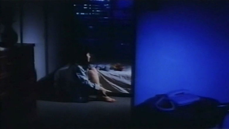 кадр из фильма 地下鉄連続レイプ 制服狩り