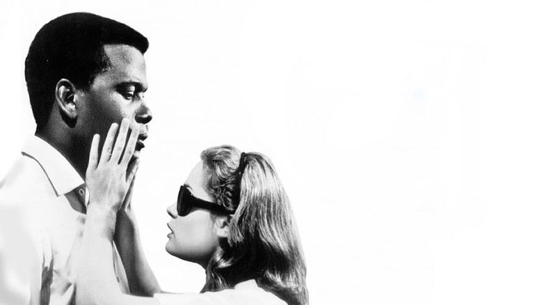 кадр из фильма Клочок синевы