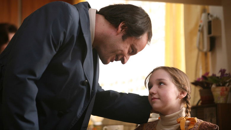 кадр из фильма The Year Dolly Parton Was My Mom