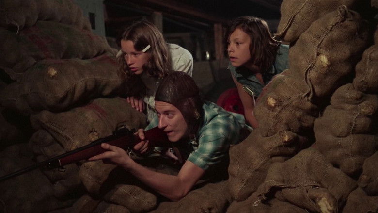 кадр из фильма L'eau chaude, l'eau frette