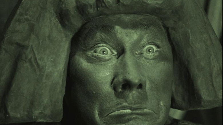 кадр из фильма Голем, как он пришел в мир