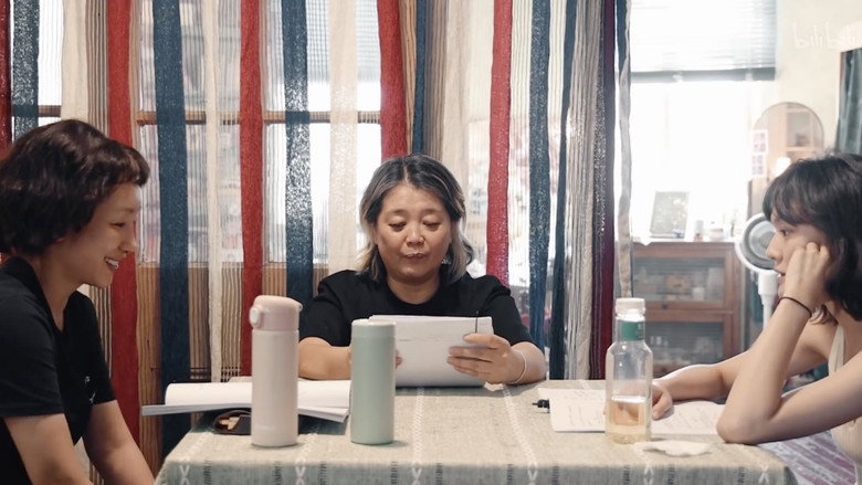 кадр из фильма 她和她的两分钟