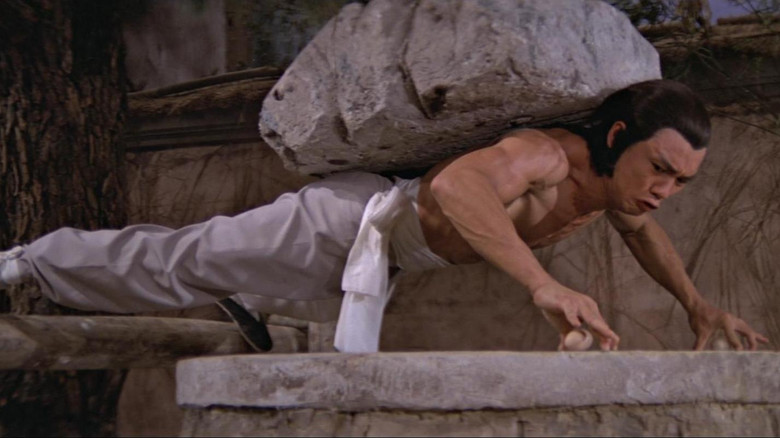 кадр из фильма Непобедимый Шаолинь