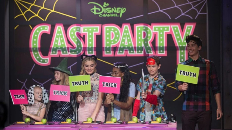 кадр из фильма ZOMBIES Halloween Cast Party