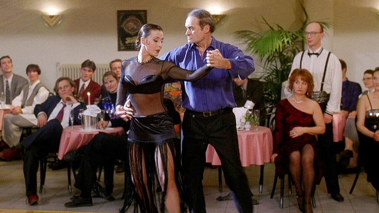 кадр из фильма Max