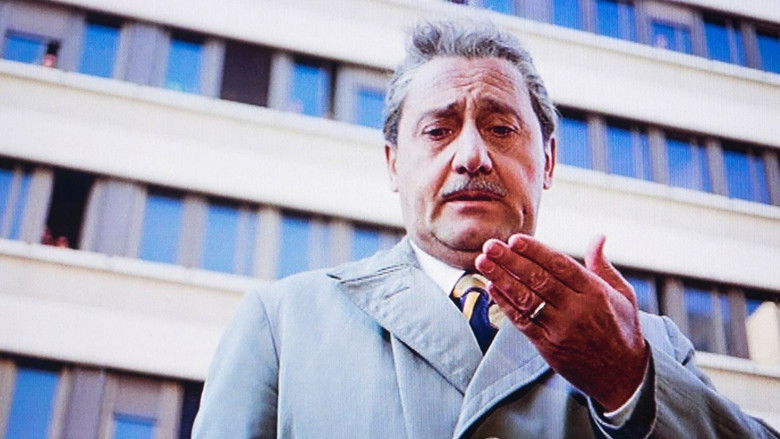 кадр из фильма Мелкий–мелкий буржуа