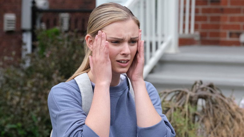 кадр из фильма Стеклянные дома