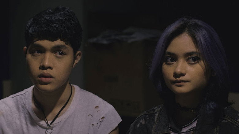 кадр из фильма Blue Room