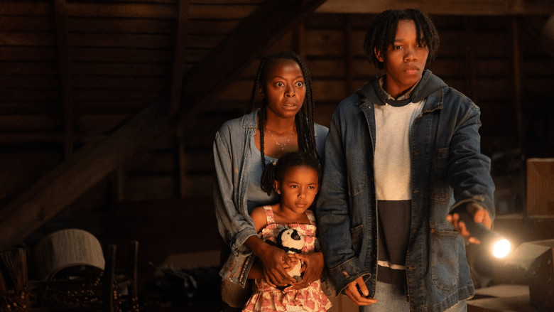 кадр из фильма Женщина во дворе