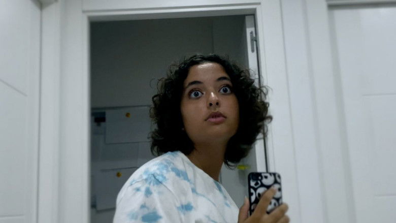 кадр из фильма Mentes Oscuras