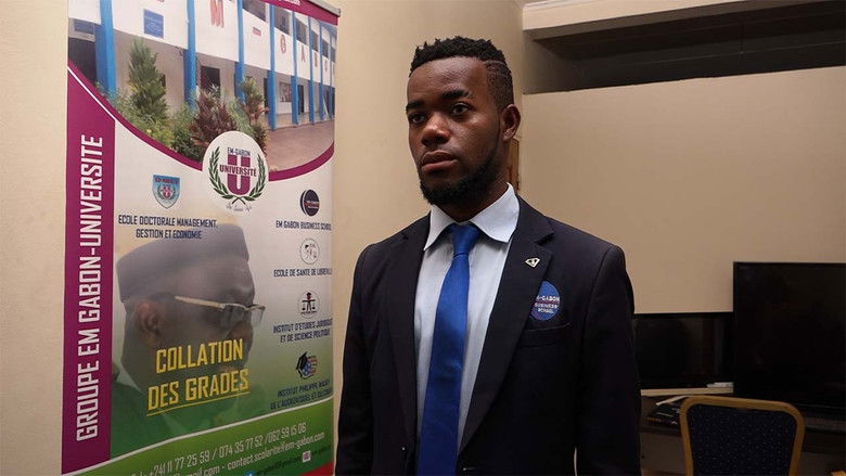 кадр из фильма FAUX-BOND