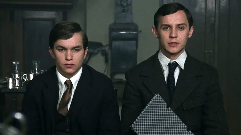 кадр из фильма Отель «Пацифик»