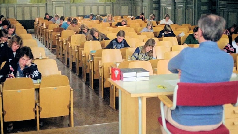 кадр из фильма Бац!