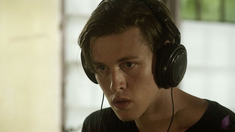 кадр из фильма Не смотри на демона