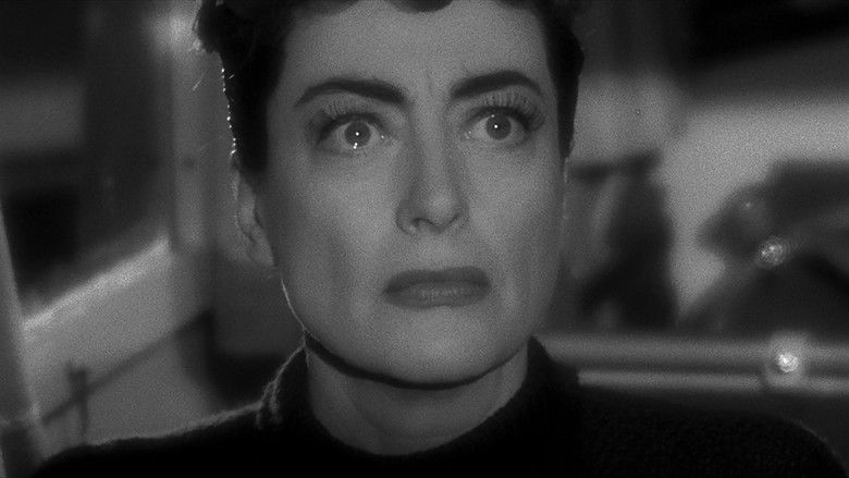 кадр из фильма Female on the Beach