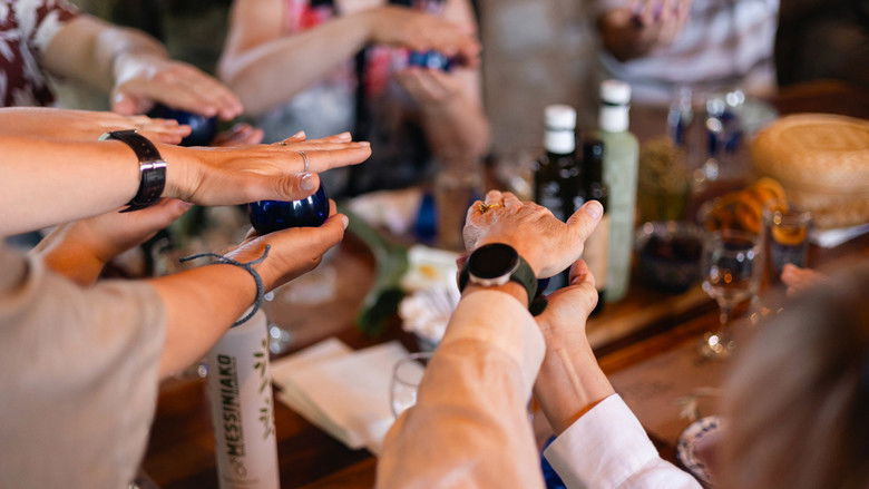 кадр из фильма Messiniako Organic Extra-Virgin Olive Oil from Kalamata, Messinia, Greece (Food Insider)