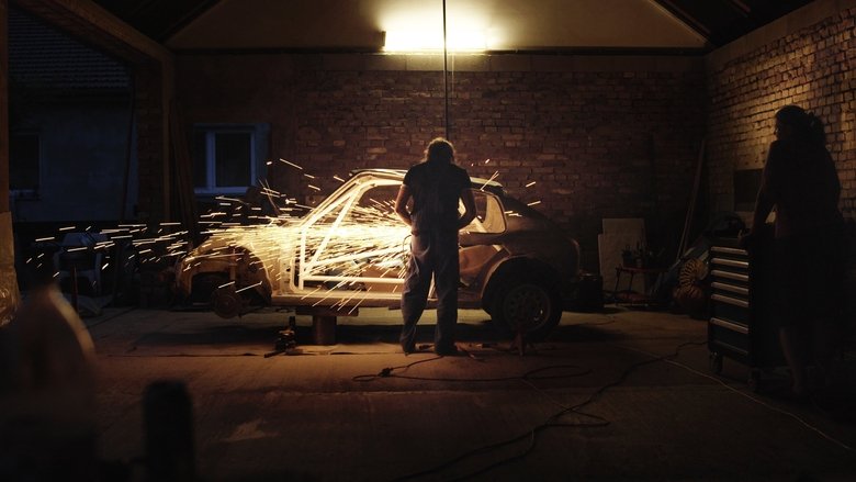 кадр из фильма Láska pod kapotou