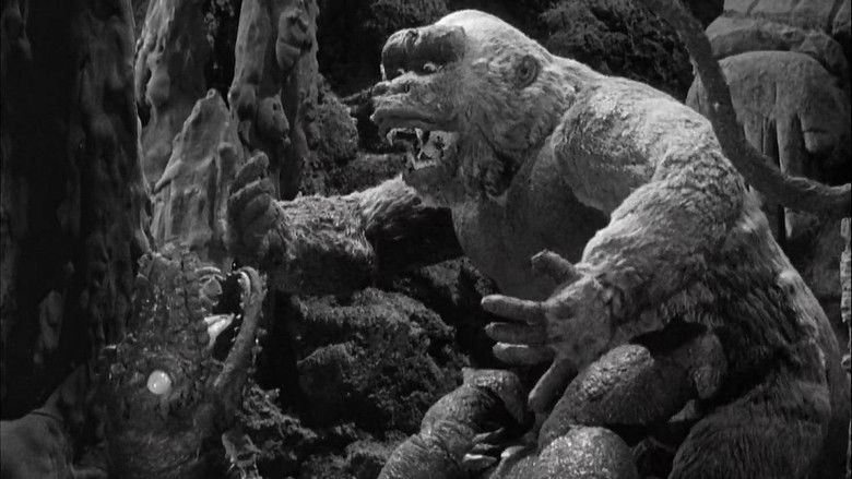 кадр из фильма Сын Кинг Конга