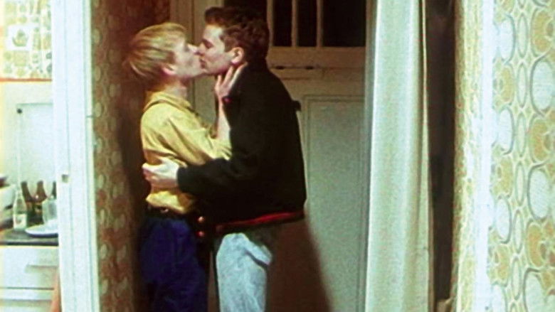 кадр из фильма Человек из-за стены