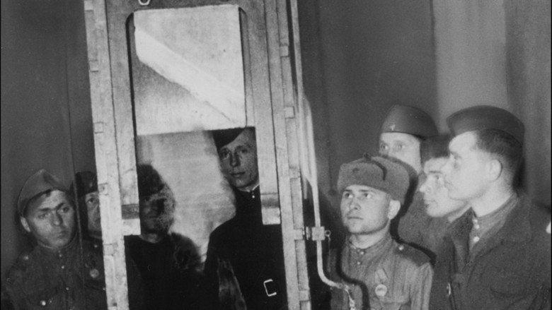 кадр из фильма Les Tribunaux d'Hitler