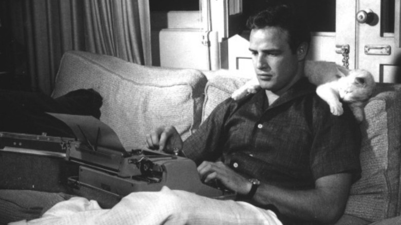 кадр из фильма Послушай меня, Марлон