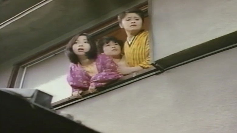 кадр из фильма 美容師悶絶女子寮