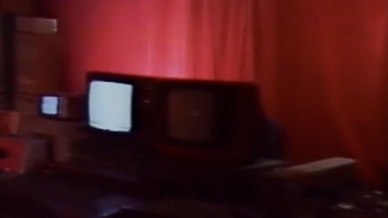 кадр из фильма 制服処女　ザ・えじき