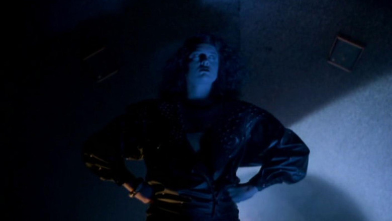 кадр из фильма Леди-терминатор