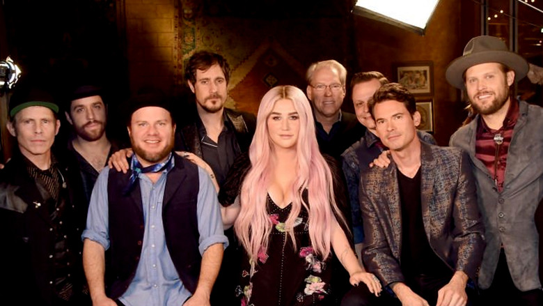 кадр из фильма CMT Crossroads: Kesha & Old Crow Medicine Show