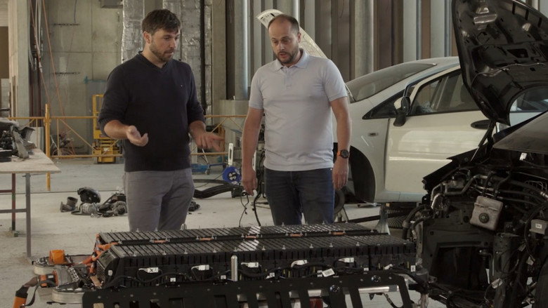 кадр из фильма A Contresens : La voiture électrique