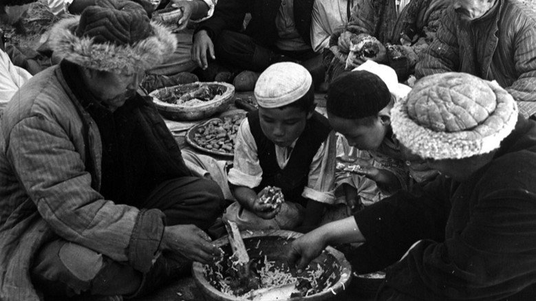 кадр из фильма Первый учитель