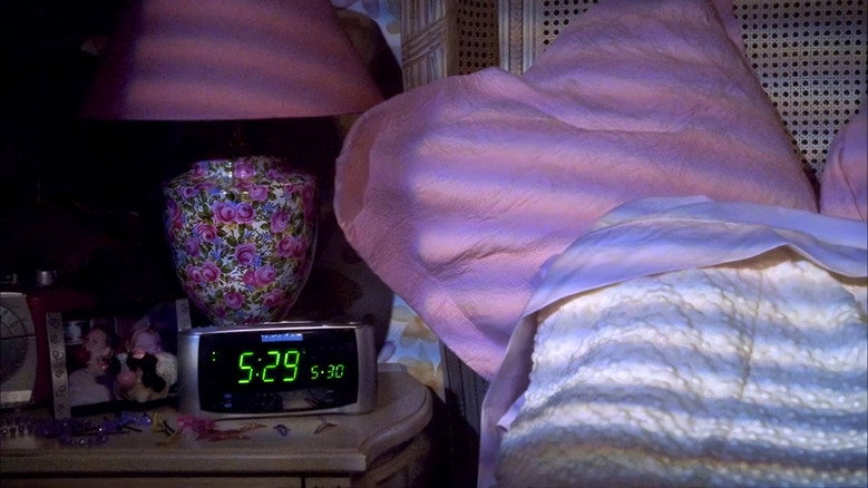 кадр из фильма Красотки в молоке