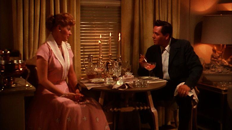 кадр из фильма Длинный, длинный трейлер