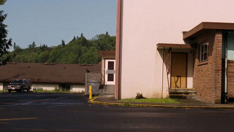 кадр из фильма Постель, в которой спишь