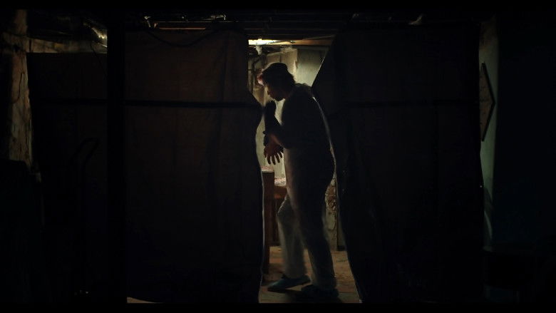 кадр из фильма Killer Confidence