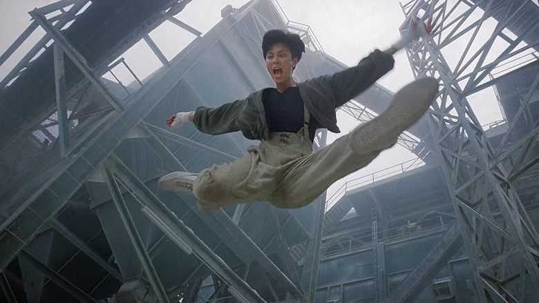 кадр из фильма Она стреляет метко