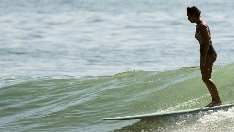 кадр из фильма Menina da Pipa: Marina Carbonell na Arte e no Surfe