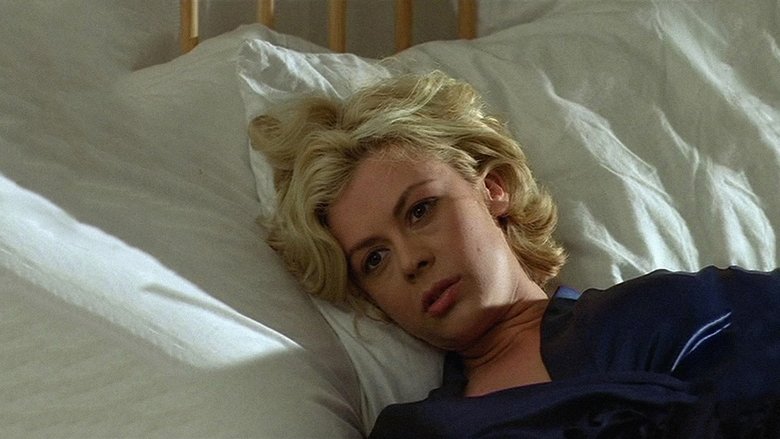 кадр из фильма Фатальное обольщение