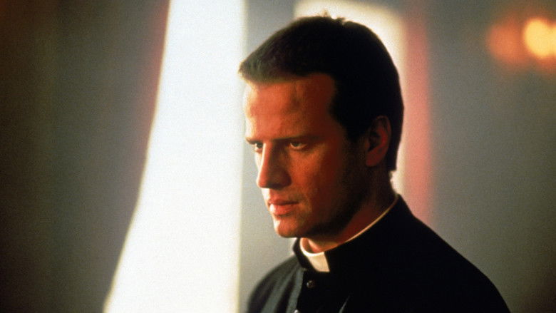 кадр из фильма Убить священника