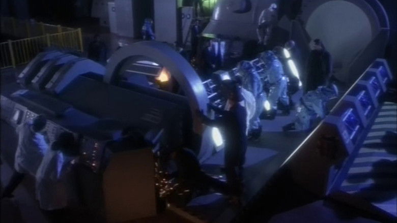 кадр из фильма Тайные пришельцы