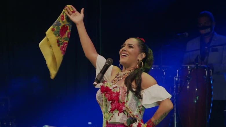 кадр из фильма El Grito: Lila Downs en el Teatro Macedonio Alcalá, con la Orquesta de Alejandro Díaz y la Compañía de Danza Costumbrista