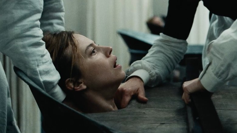 кадр из фильма Бал безумных женщин