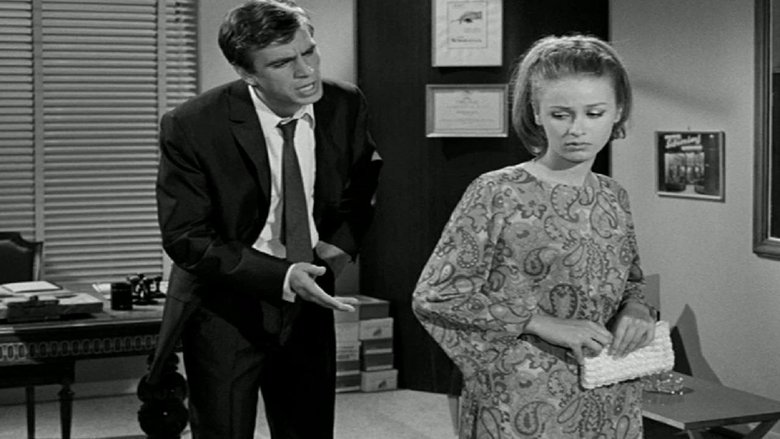 кадр из фильма Τα δύο Πόδια σ' ένα Παπούτσι