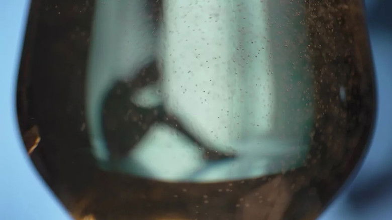 кадр из фильма Alcool au féminin, elles brisent le tabou