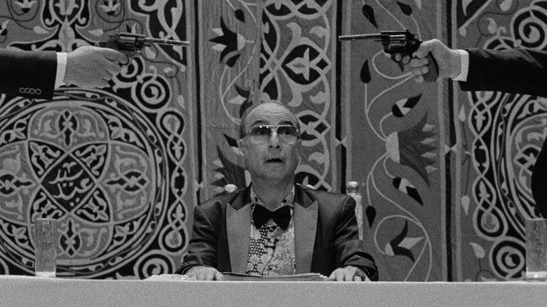 кадр из фильма К востоку от полудня