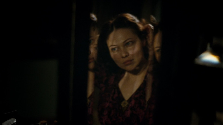 кадр из фильма ДАУ. Нора мама