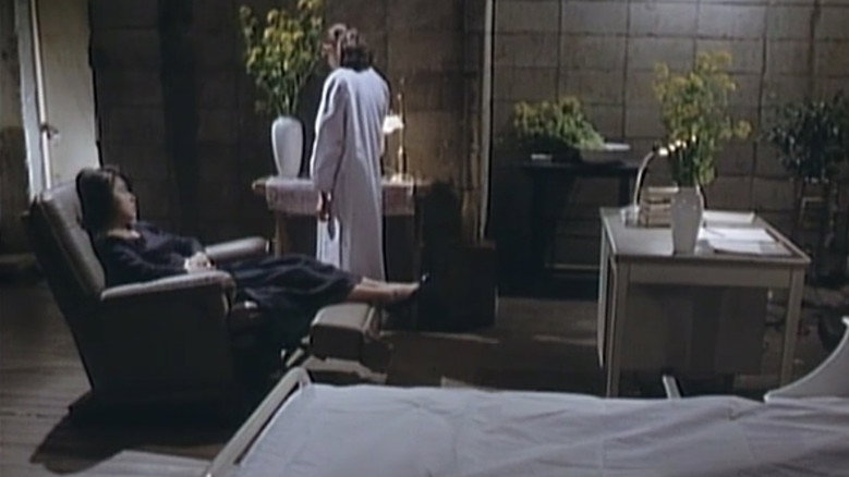 кадр из фильма 痴漢電車 あぶない太股