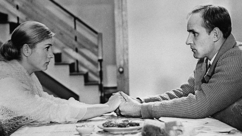 кадр из фильма Любить человека